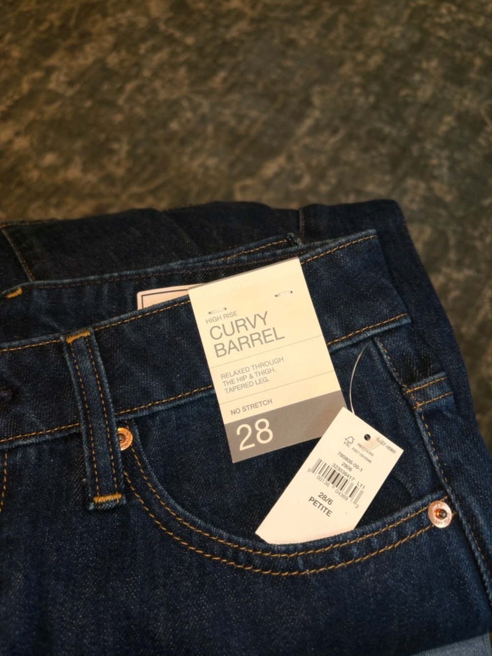 GAP - Women’s Curvy High Rise Barrel Jeans (Petite) *BRAND NEW* - Picture 3 of 6